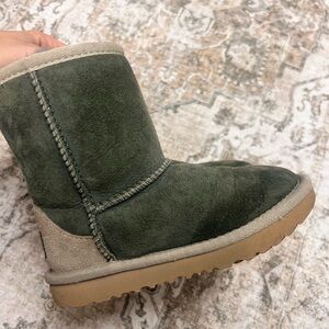 UGG girls classic short boots size 10 green beige
